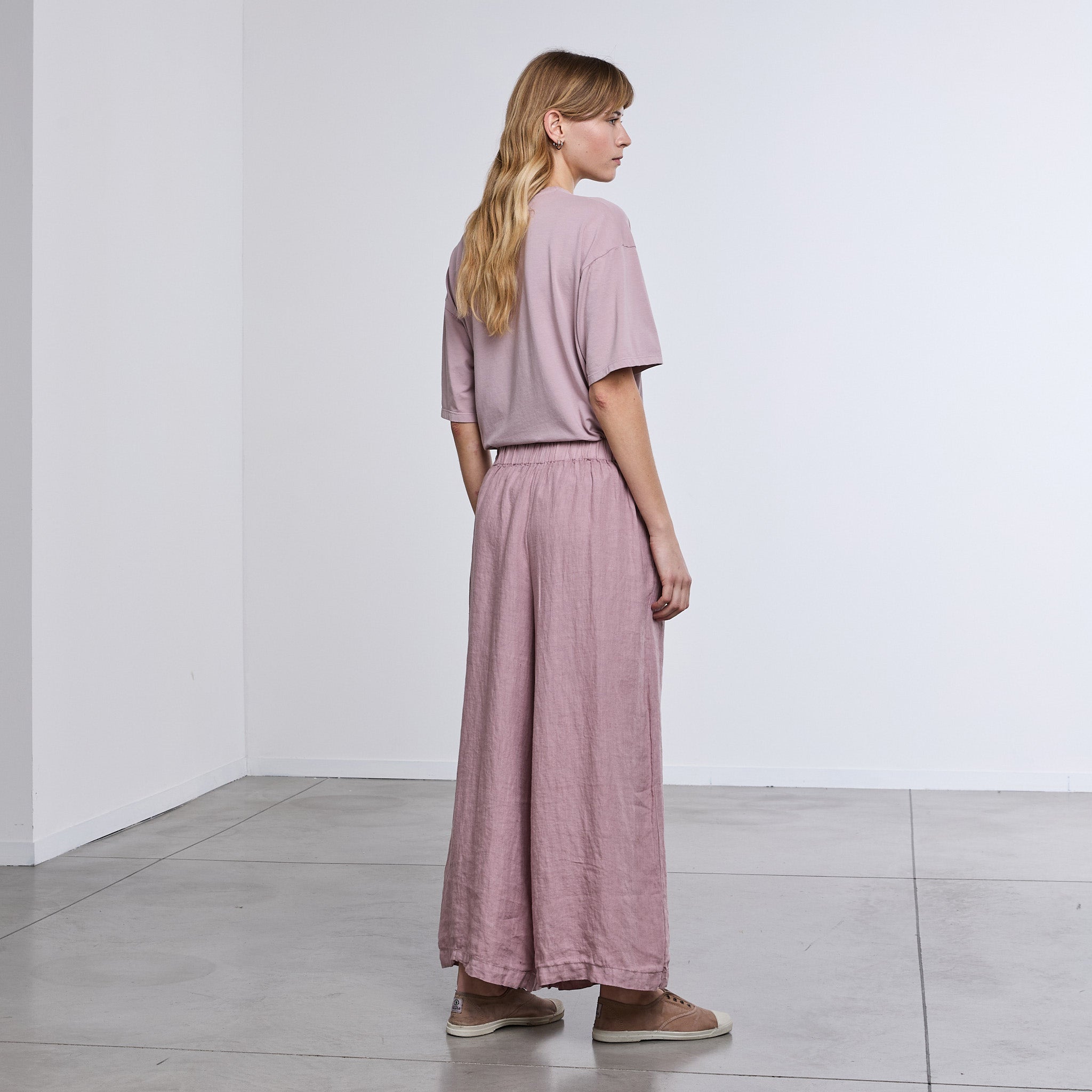 OVER LOOSE TROUSERS