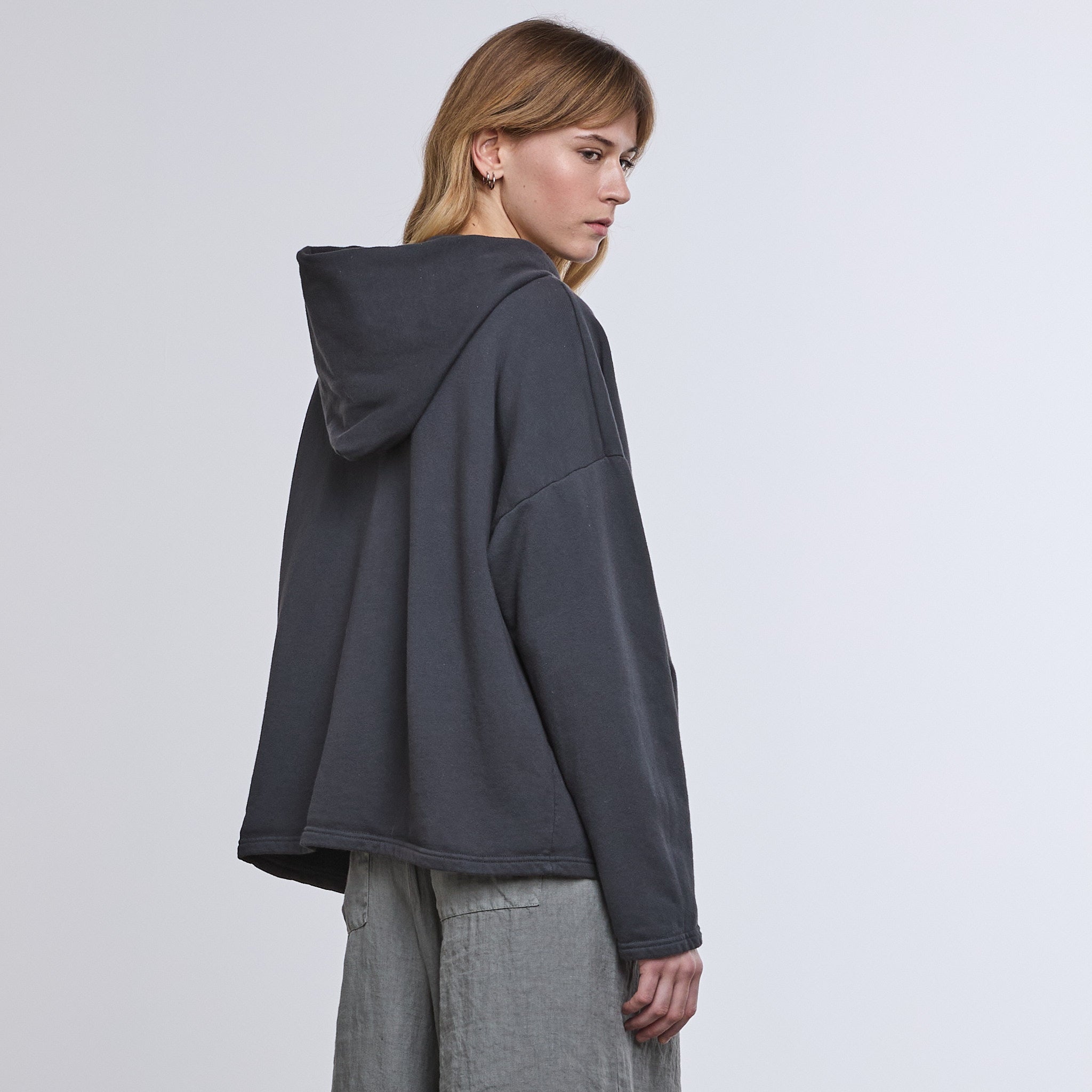 FELPA ZIP CON CAPPUCCIO