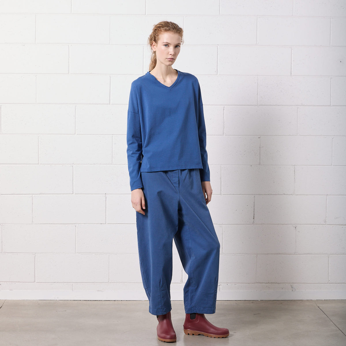 T-SHIRT BOXY SCOLLO V MANICA LUNGA