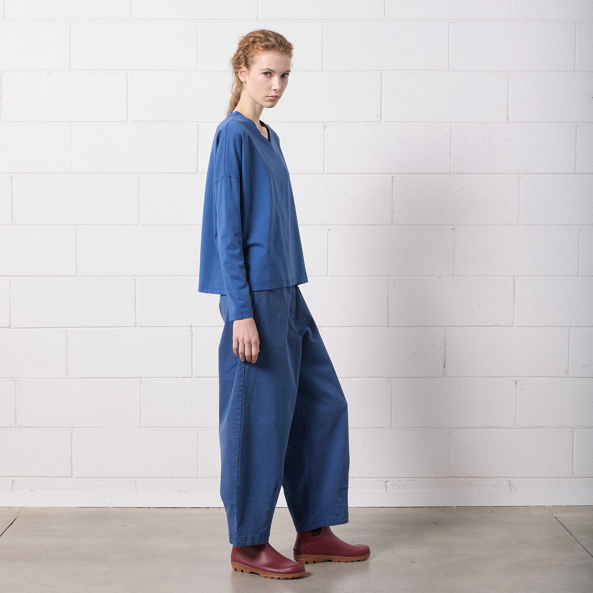 T-SHIRT BOXY SCOLLO V MANICA LUNGA